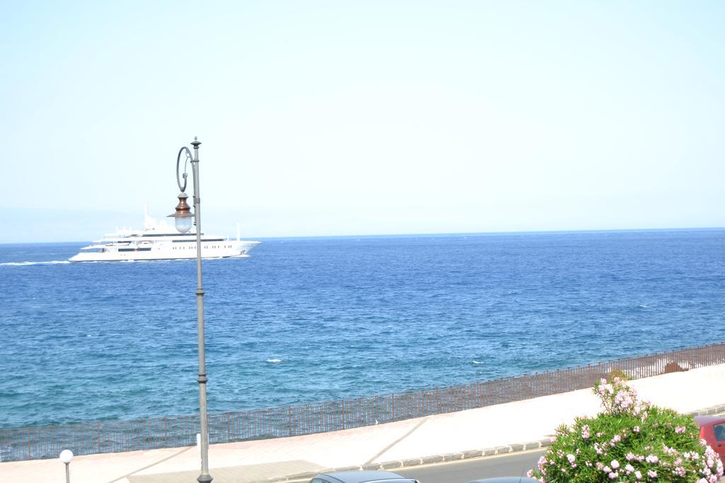 Hotel Porto Azzurro Giardini Naxos Εξωτερικό φωτογραφία